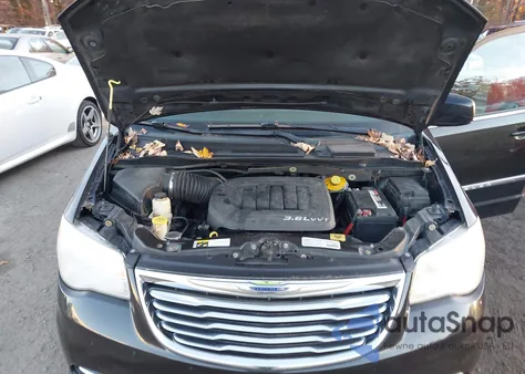 2014 Chrysler Town & Country Touring z USA, uszkodzony, nr VIN 2C4RC1BG4ER228627